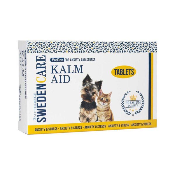 Hvid pakke Kalm Aid piller med en hund og kat på
