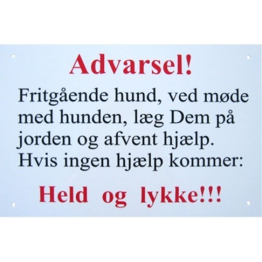 Hvidt skilt med sort tekst